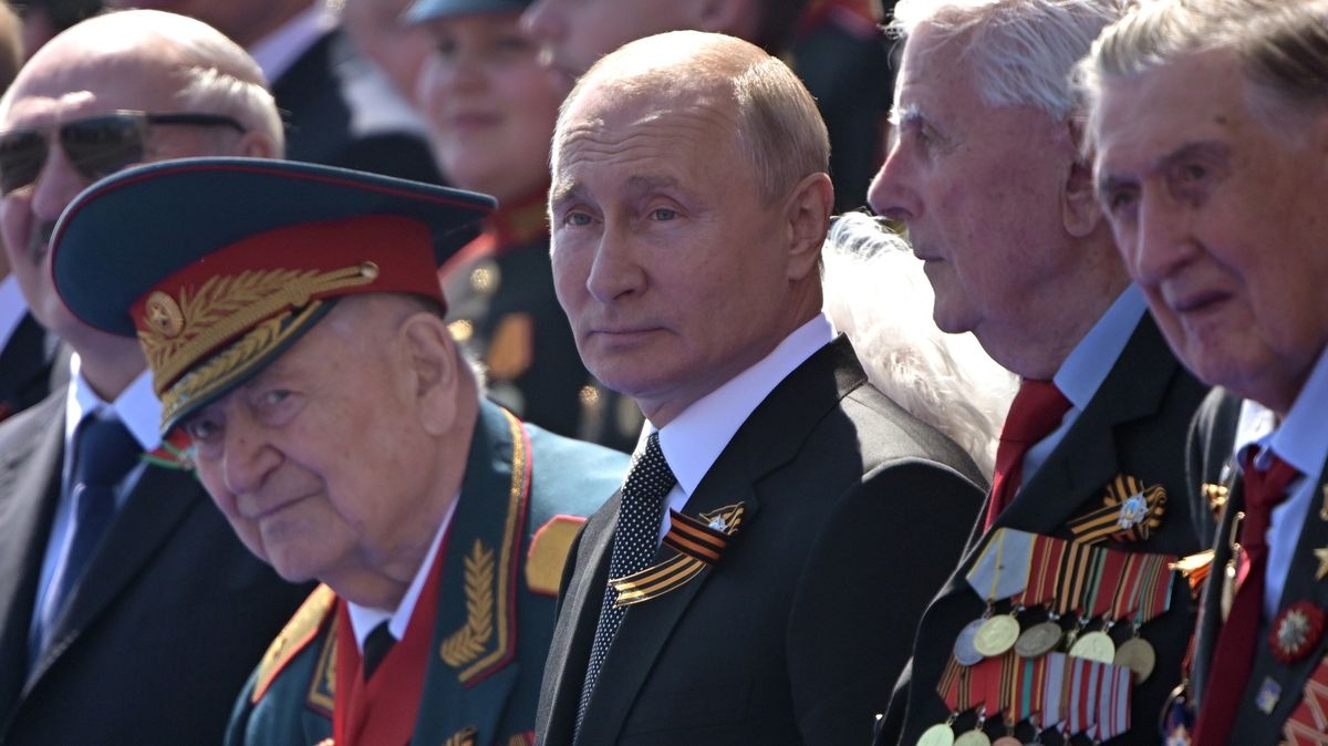 Komentář: Putinovo bude líp: tanky, bůh a Sovětský svaz